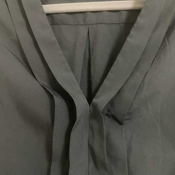 Banana Republic Charcoal Gray/Blue Shortsleeved Blouse size XS - Picture 4 of 5